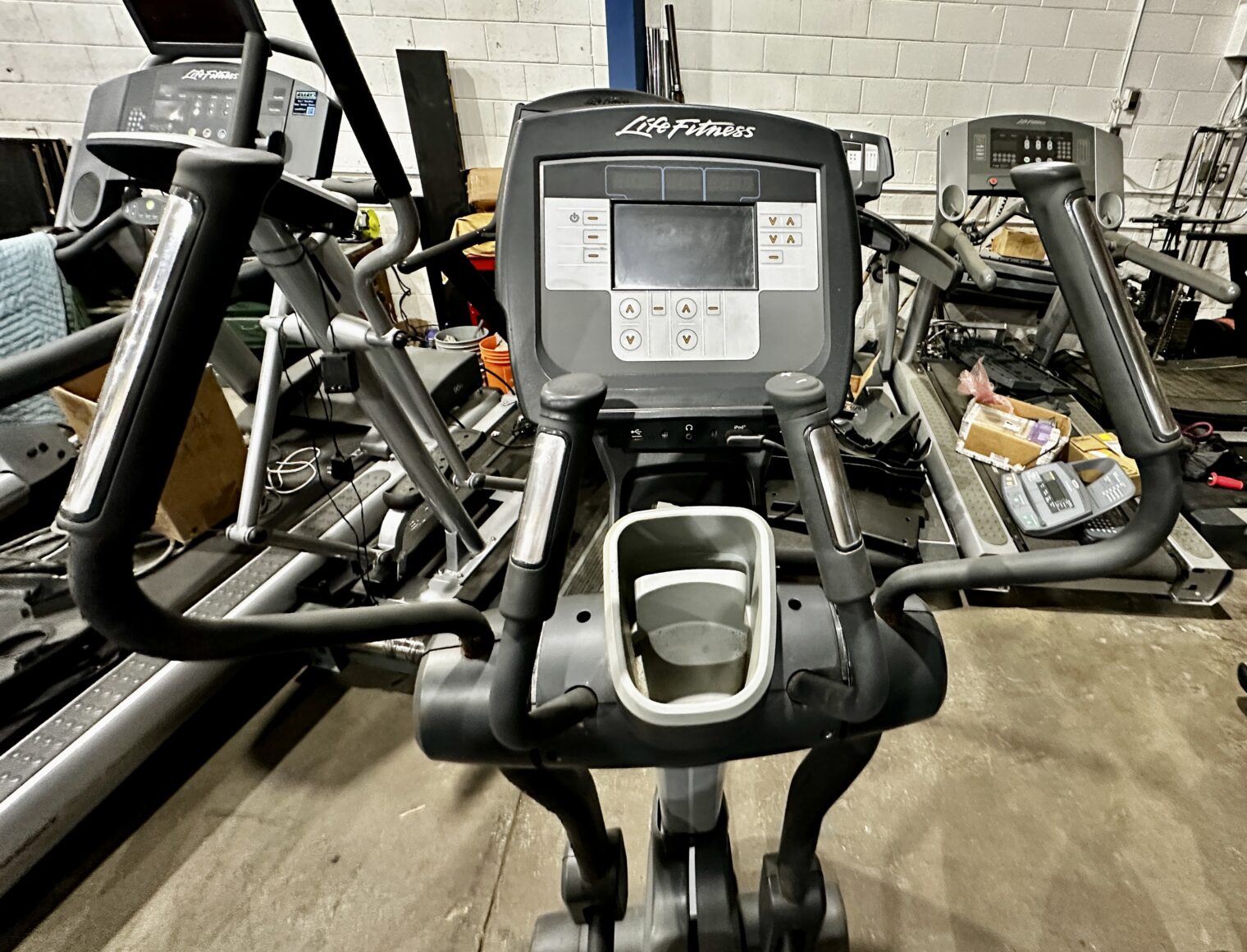 Life Fitness 95X Inspire Commercial Elliptical - used - Image 3