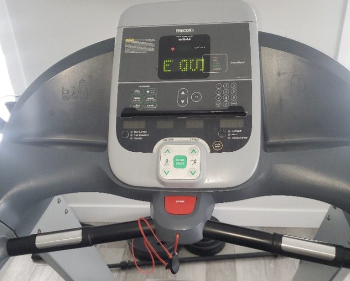 Precor 954i Commercial Used / Reconditioned Treadmill - Image 2